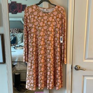 ⭐️Patterned dress. Gold white pink.